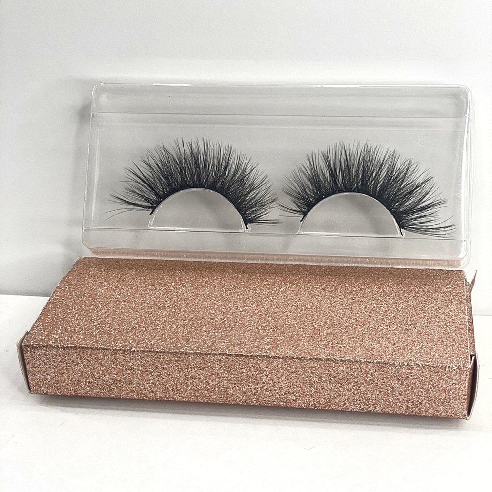 Lashes - Trixie - Picture 2 of 3